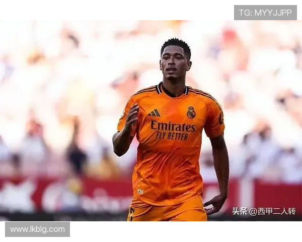 疑似肩伤复发,贝林厄姆在被换下后捂着自己的肩膀 疑似肩伤复发,贝林厄姆在被换下后捂着自己的肩膀